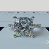 5.39 ct Cushion cut Diamond Engagement Ring - 04US15